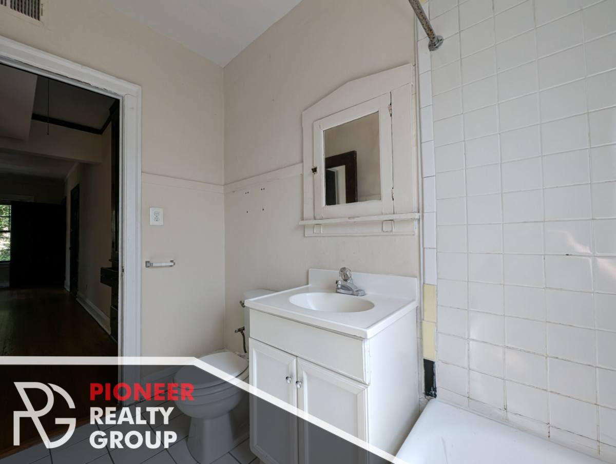 Apartment for rent at 1101 W Wellington #1, Chicago, IL 60657