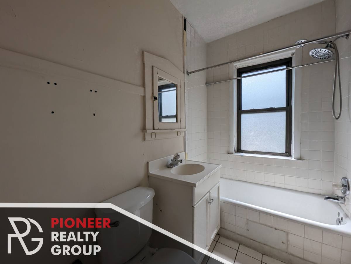 Apartment for rent at 1101 W Wellington #1, Chicago, IL 60657