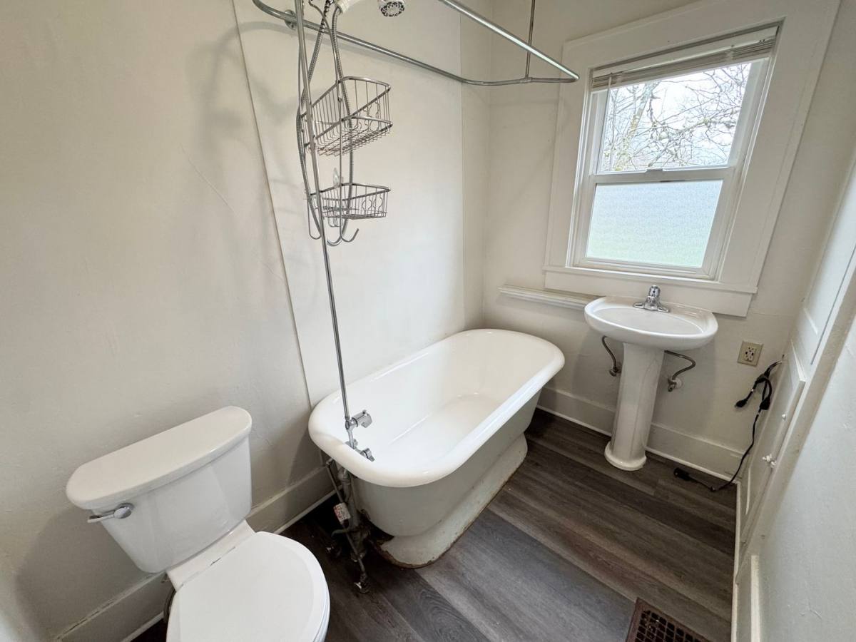 Apartment for rent at 2735 SE Clinton St, Portland, OR 97202