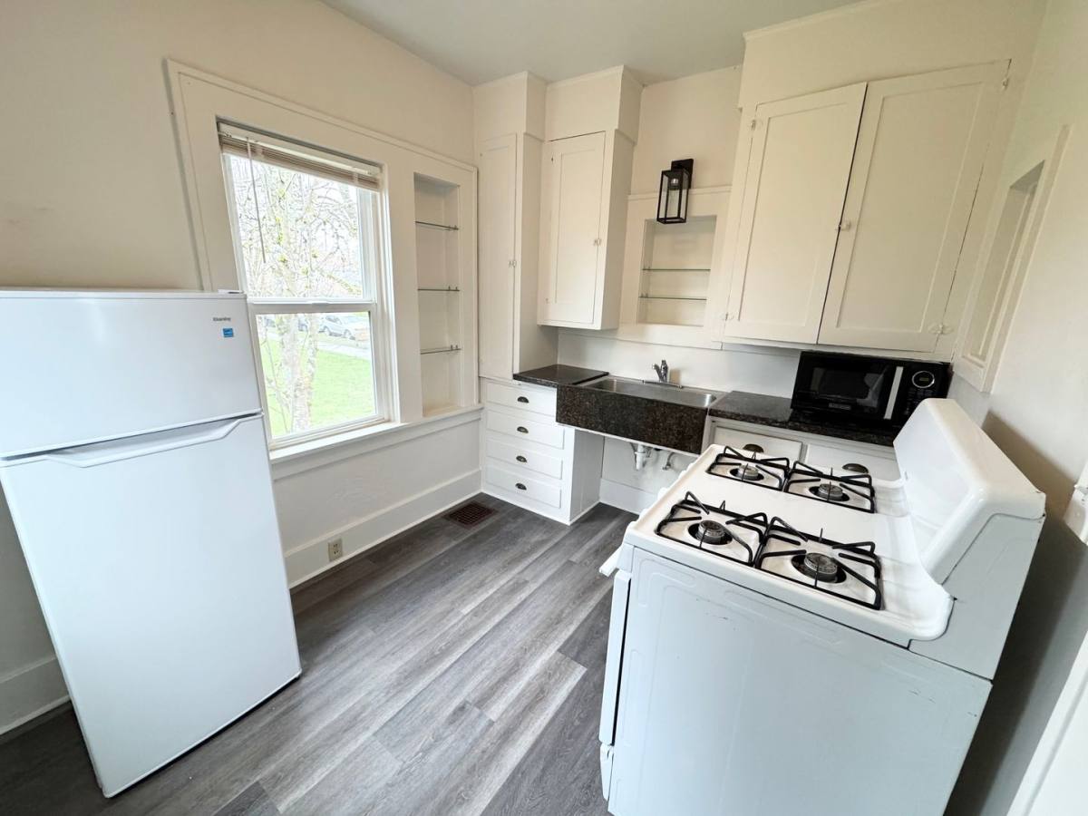 Apartment for rent at 2735 SE Clinton St, Portland, OR 97202