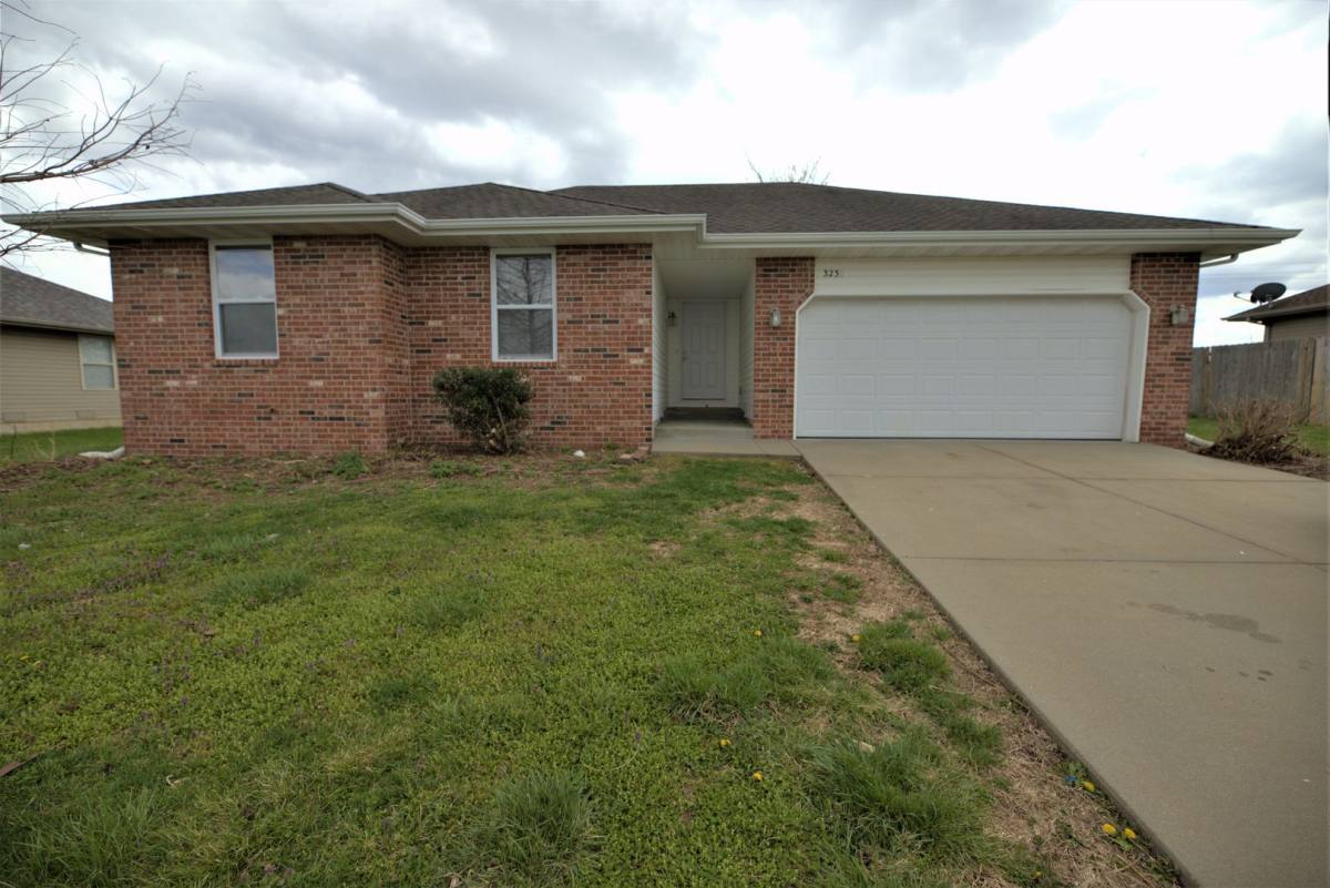 House for rent at 3230 E Jamestown St, Republic, MO 65738