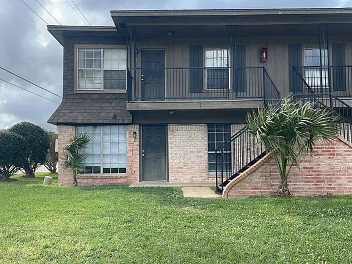 Apartment for rent at 6090 Alpine Circle, Beaumont, TX 77708