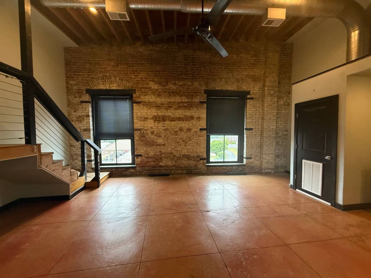 331 E Water St, Springfield, MO 65806 - Apartment for Rent - Image 2