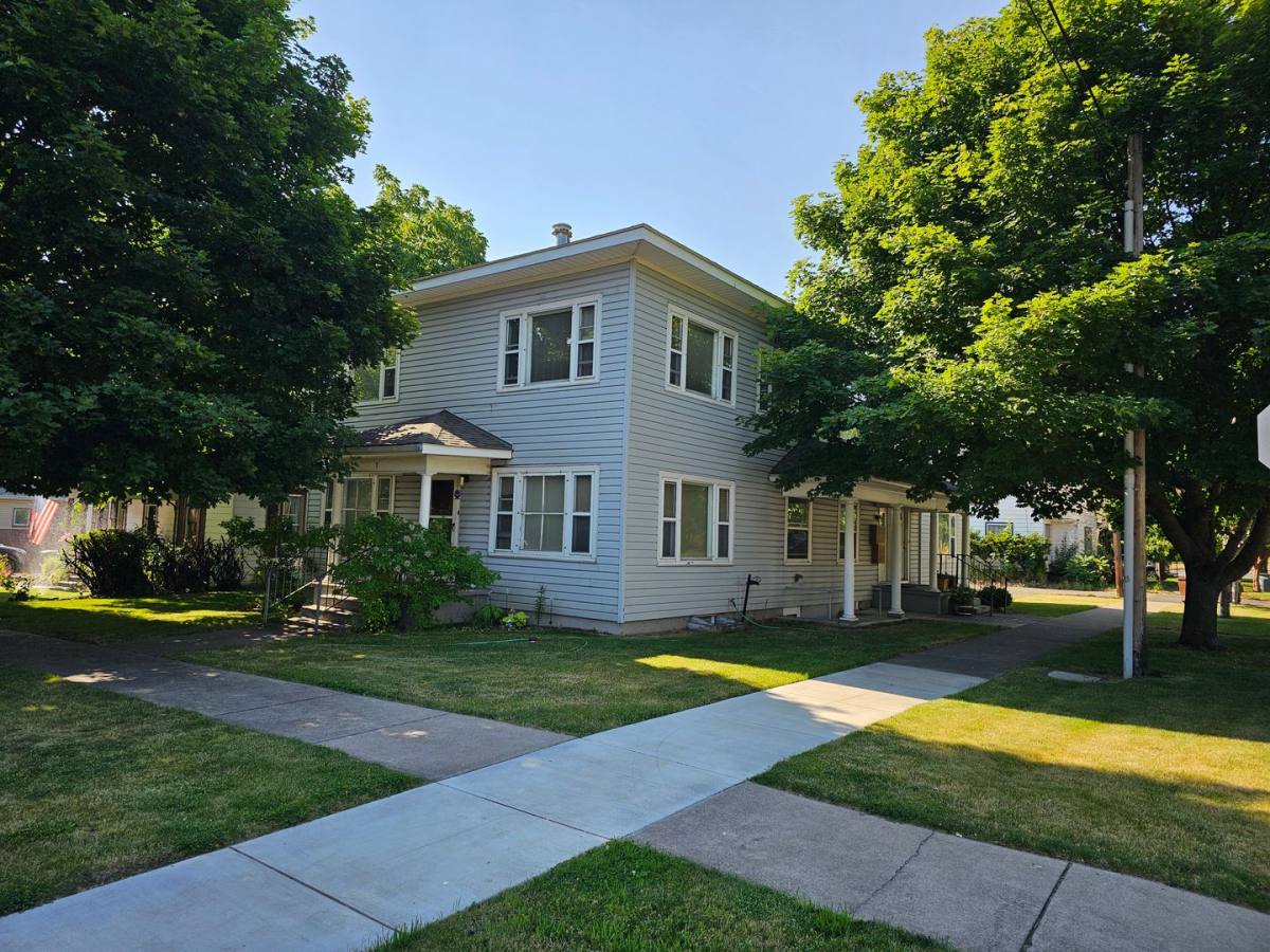 Apartment for rent at 1307 6th St, La Grande, OR 97850