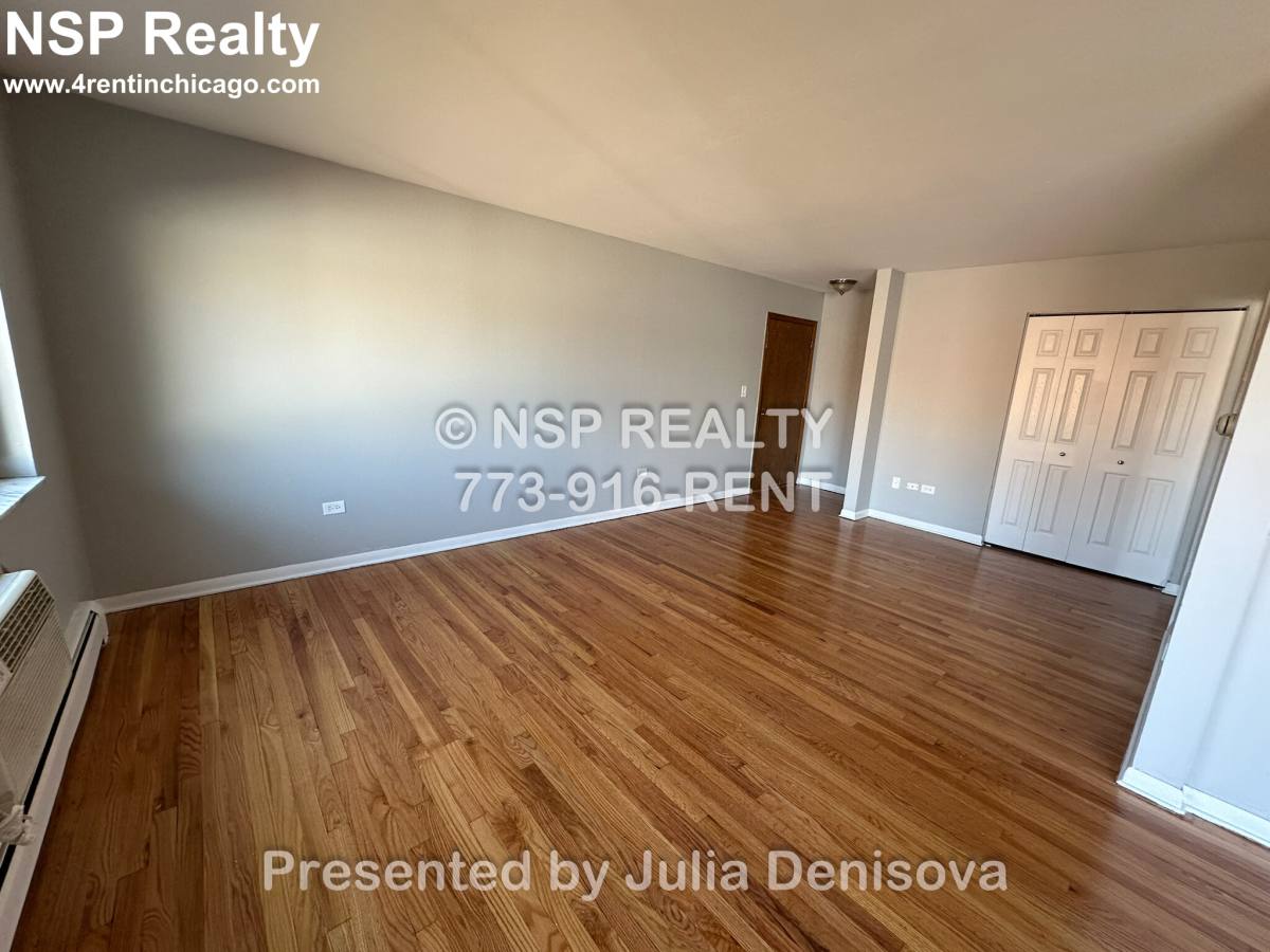 Apartment for rent at 1639 Oakwood #304, Des Plaines, IL 60016