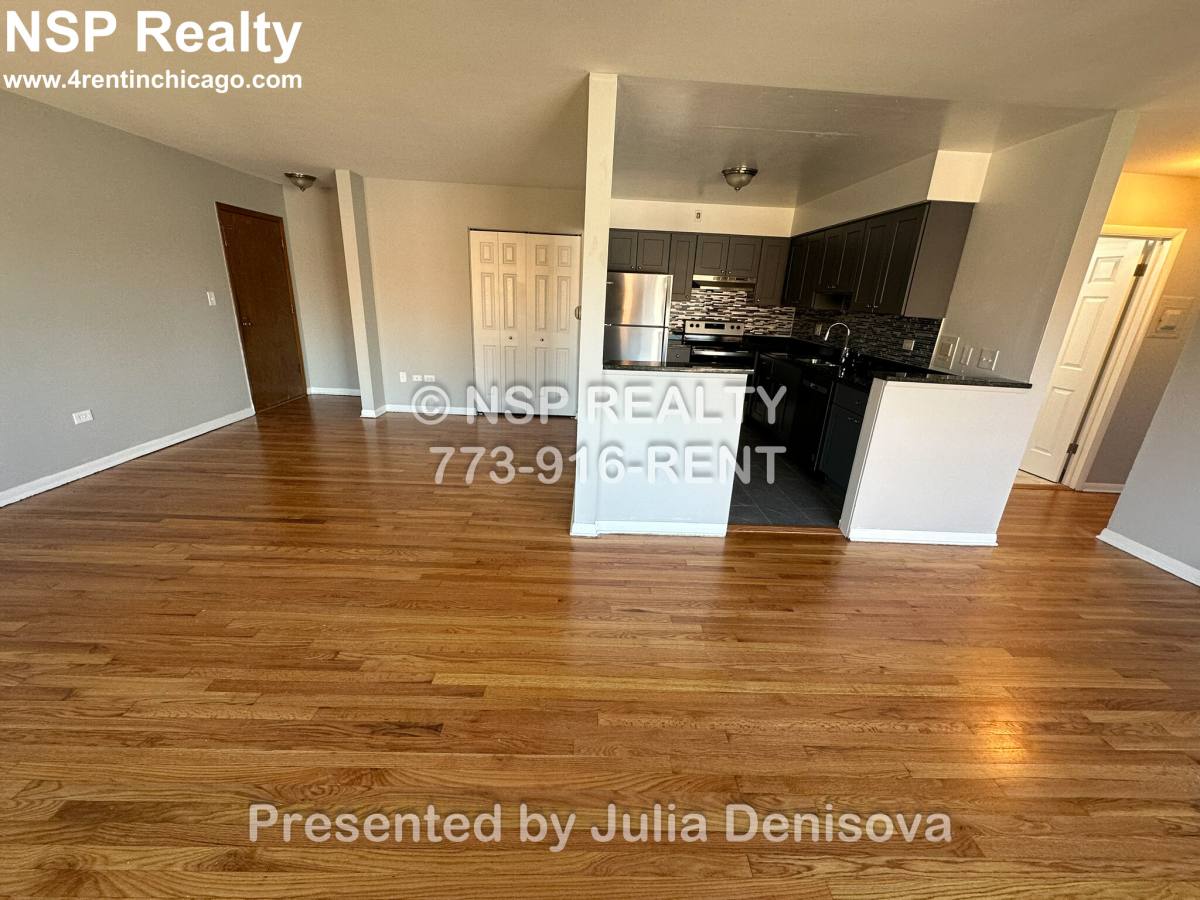 Apartment for rent at 1639 Oakwood #304, Des Plaines, IL 60016