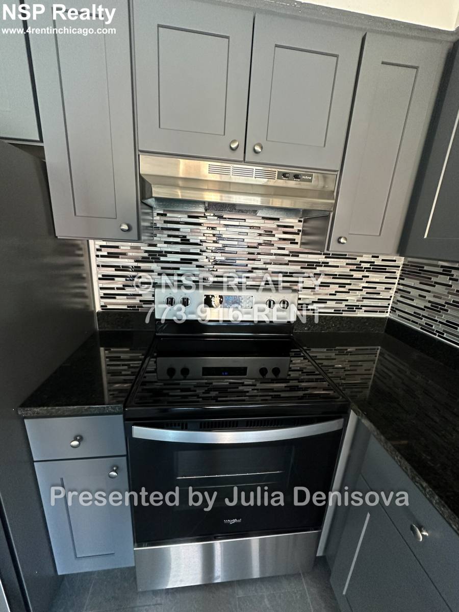 Apartment for rent at 1639 Oakwood #304, Des Plaines, IL 60016