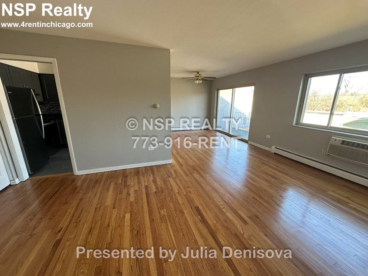 Apartment for rent at 1639 Oakwood #304, Des Plaines, IL 60016