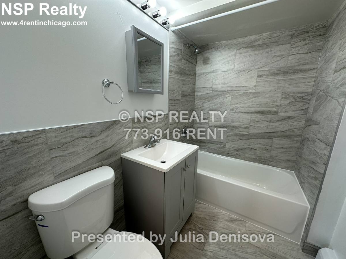 Apartment for rent at 1639 Oakwood #304, Des Plaines, IL 60016