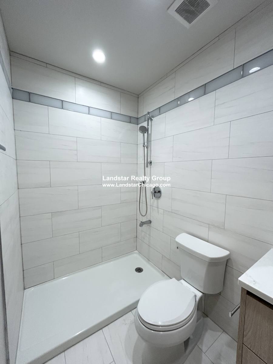 House for rent at 4611 S Ellis Ave #301, Chicago, IL 60653