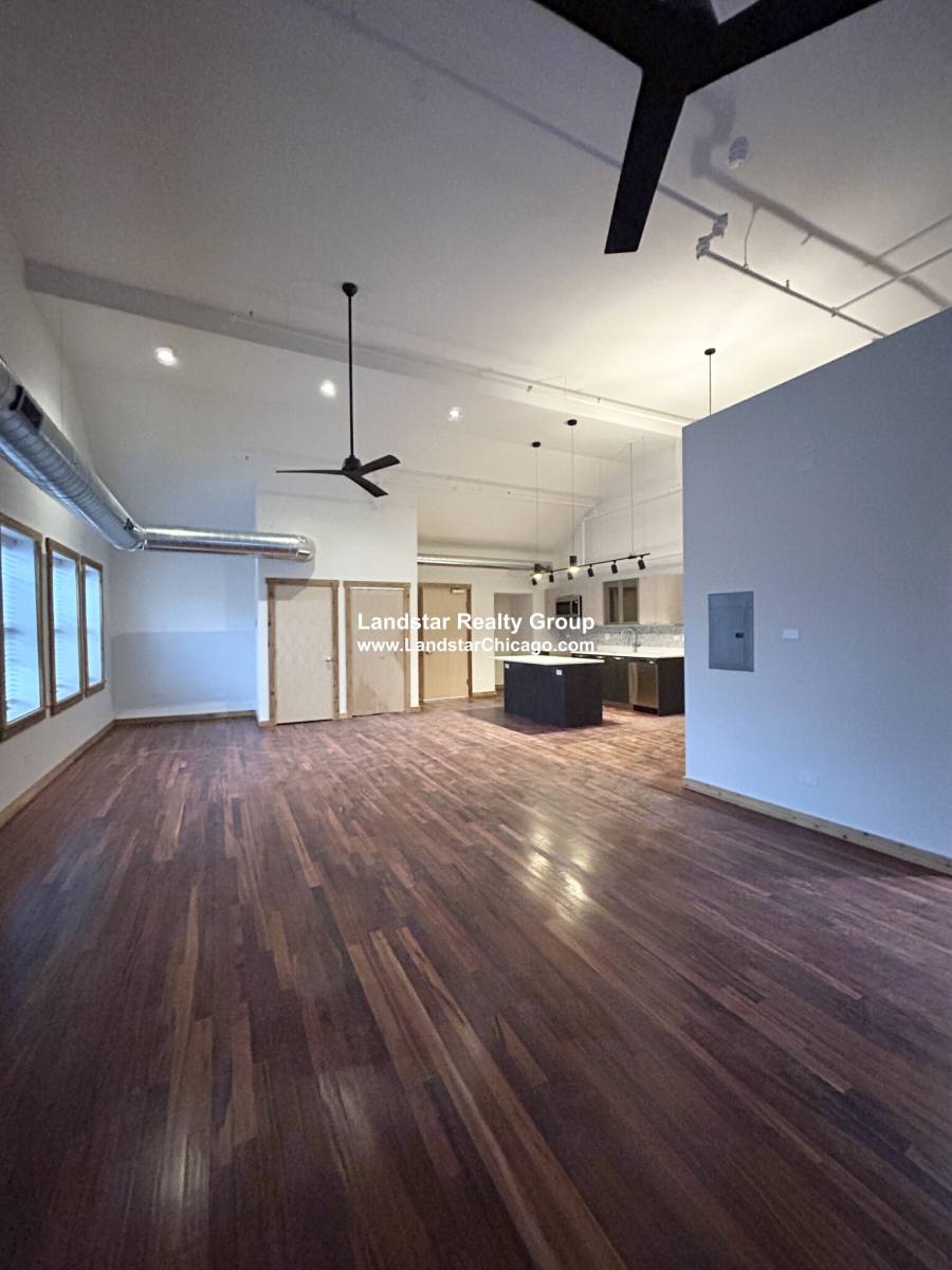 House for rent at 4611 S Ellis Ave #301, Chicago, IL 60653