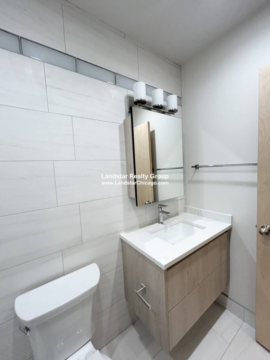 House for rent at 4611 S Ellis Ave #301, Chicago, IL 60653