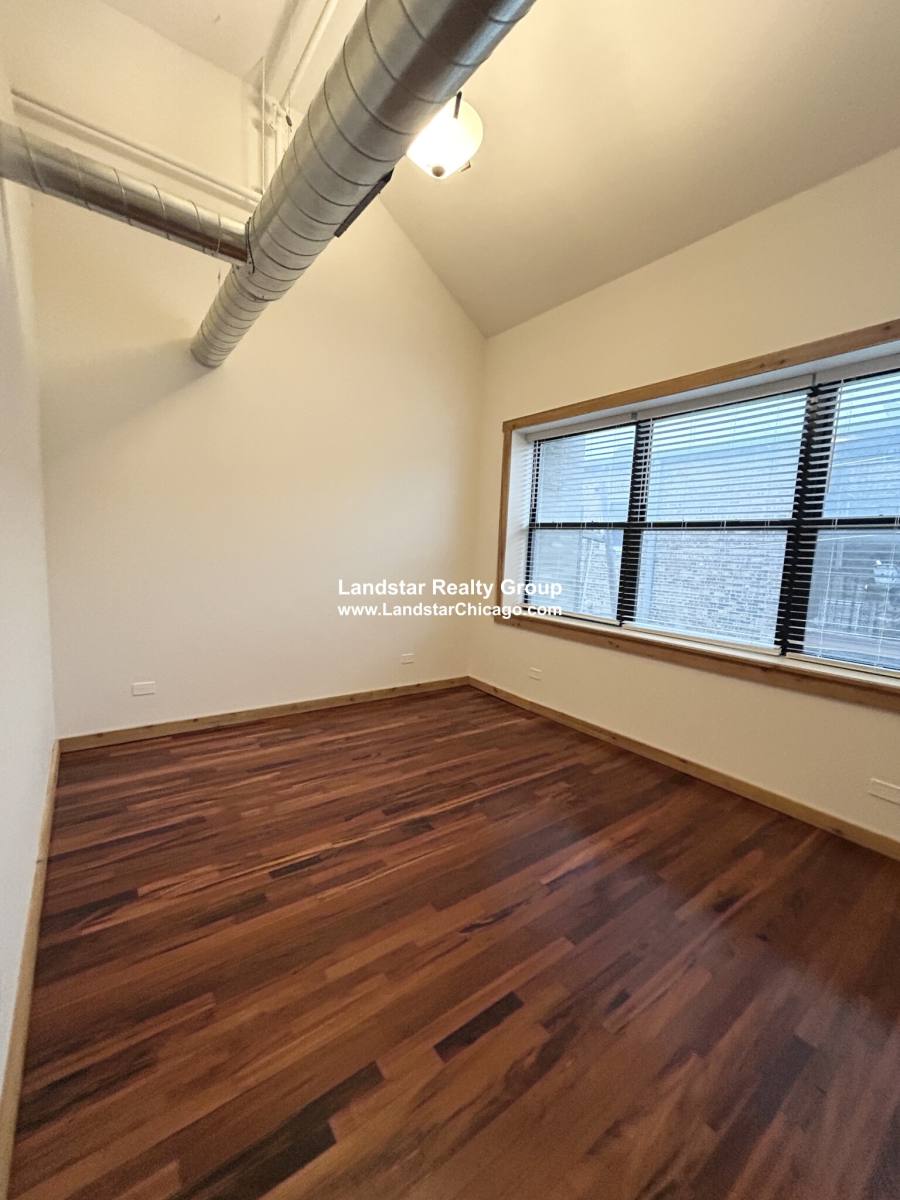 House for rent at 4611 S Ellis Ave #301, Chicago, IL 60653