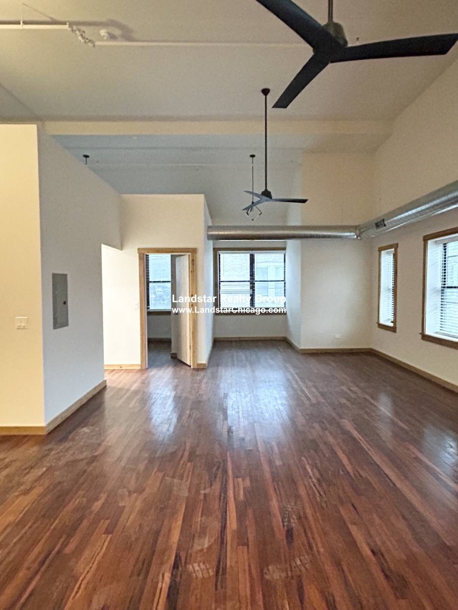 House for rent at 4611 S Ellis Ave #301, Chicago, IL 60653