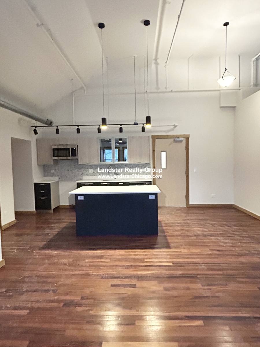 House for rent at 4611 S Ellis Ave #301, Chicago, IL 60653