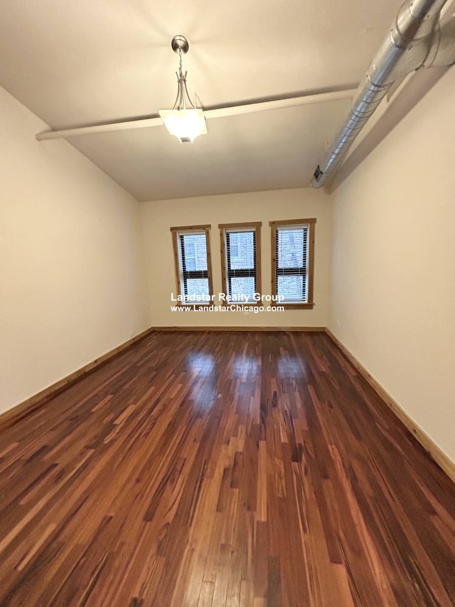House for rent at 4611 S Ellis Ave #301, Chicago, IL 60653