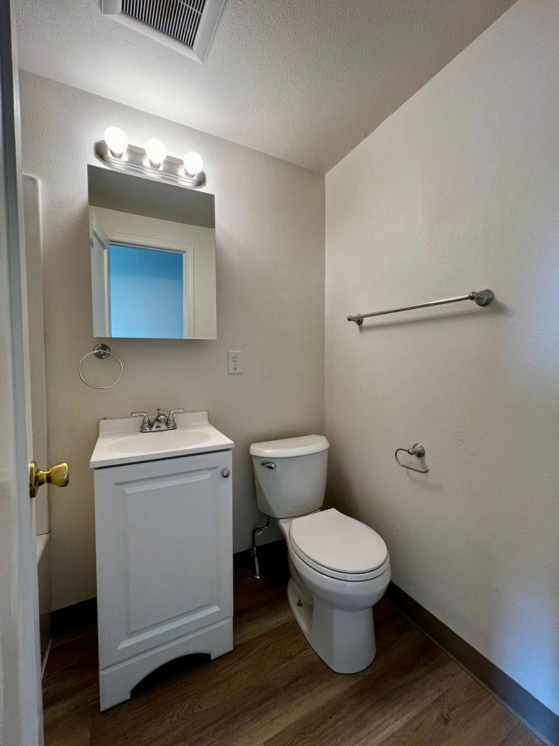 Apartment for rent at 904 & 906 Tieton Dr, Yakima, WA 98902