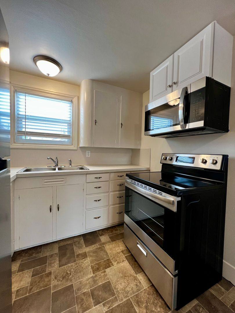 Apartment for rent at 904 & 906 Tieton Dr, Yakima, WA 98902