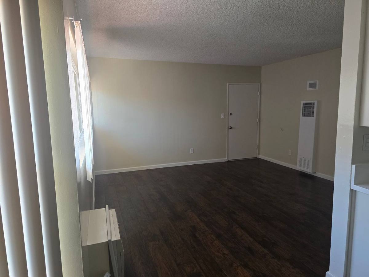 Apartment for rent at 15425 Vanowen St, Van Nuys, CA 91406