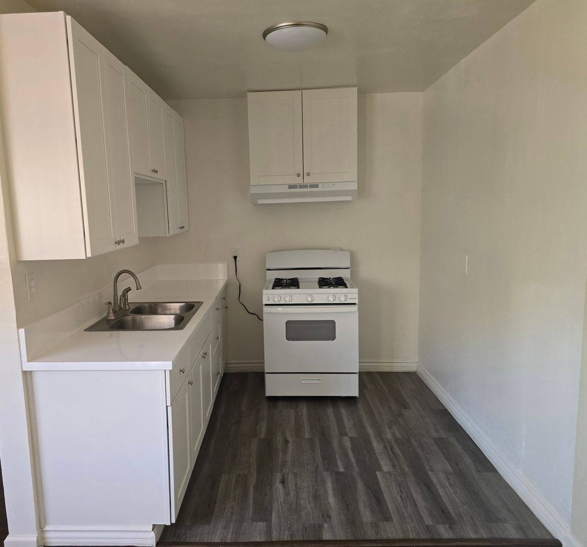 Apartment for rent at 15425 Vanowen St, Van Nuys, CA 91406