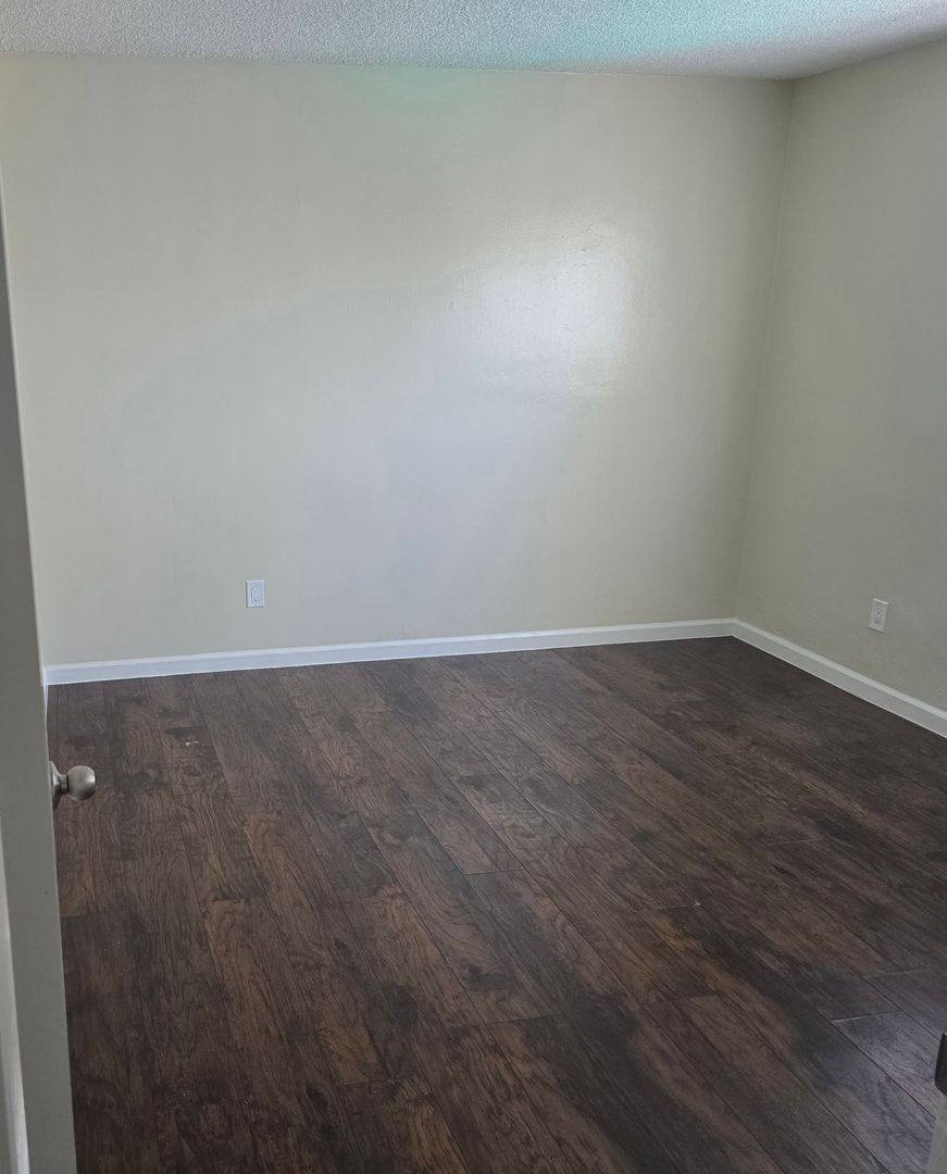 Apartment for rent at 15425 Vanowen St, Van Nuys, CA 91406