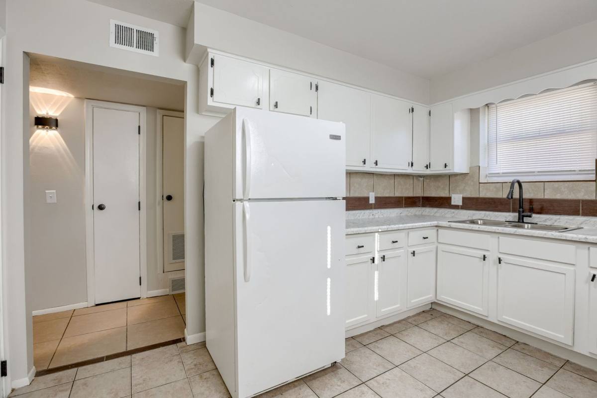 Apartment for rent at 1330 S 30th Ave, Omaha, NE 68105
