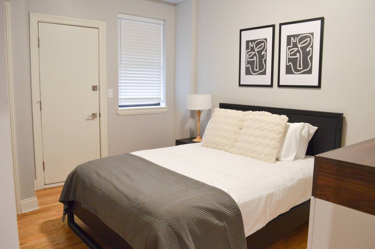 Apartment for rent at 852-3A W Barry Ave, Chicago, IL 60657