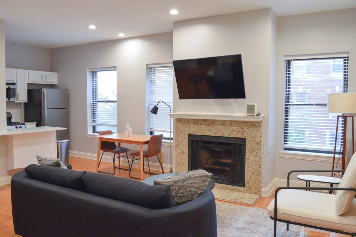 Apartment for rent at 852-3A W Barry Ave, Chicago, IL 60657
