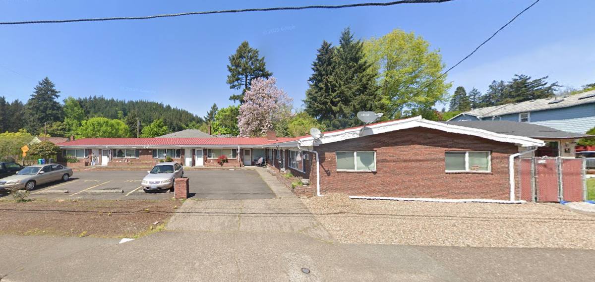 Townhouse for rent at 7215 SE Division St, Portland, OR 97206