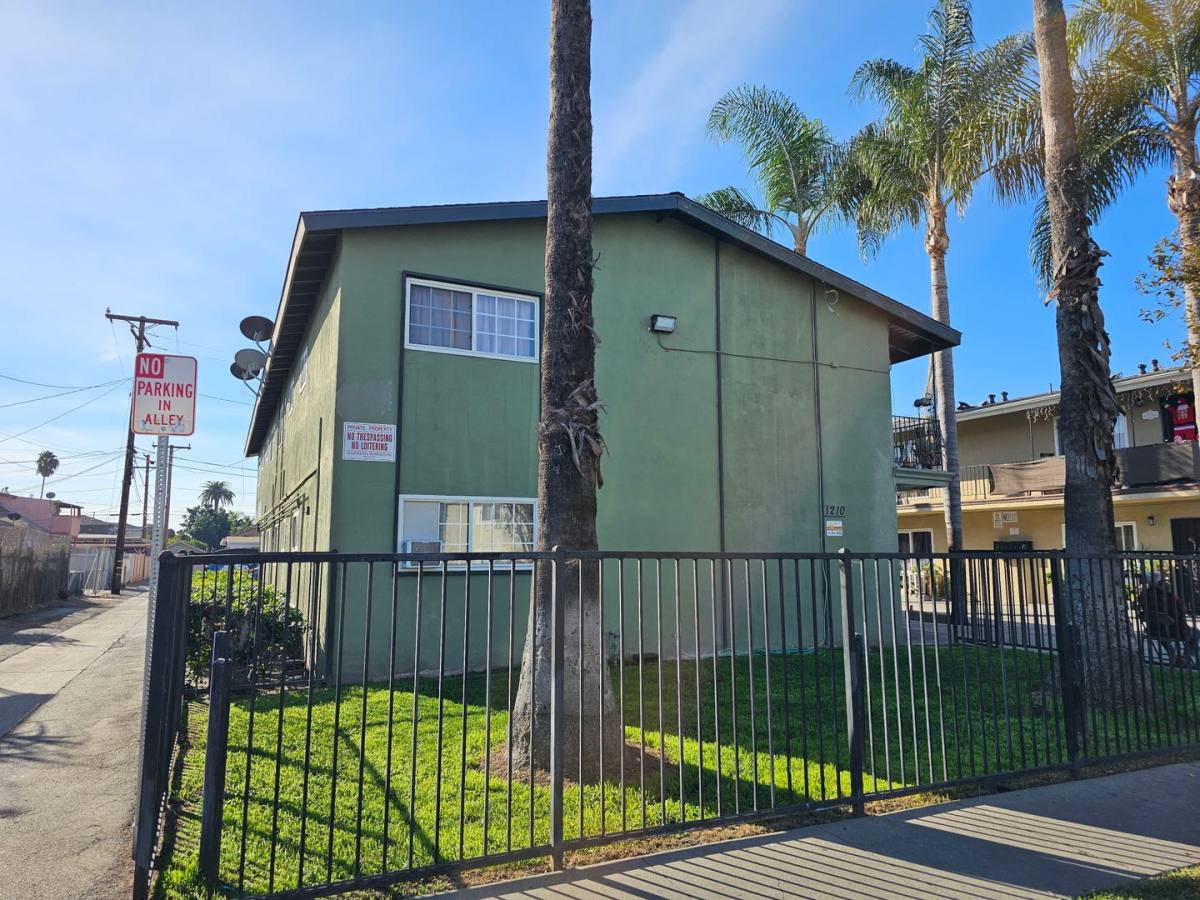 Apartment for rent at 1210 W Brook St, Santa Ana, CA 92703