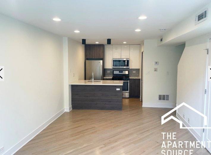 Apartment for rent at 954 W Grace St, Chicago, IL 60613