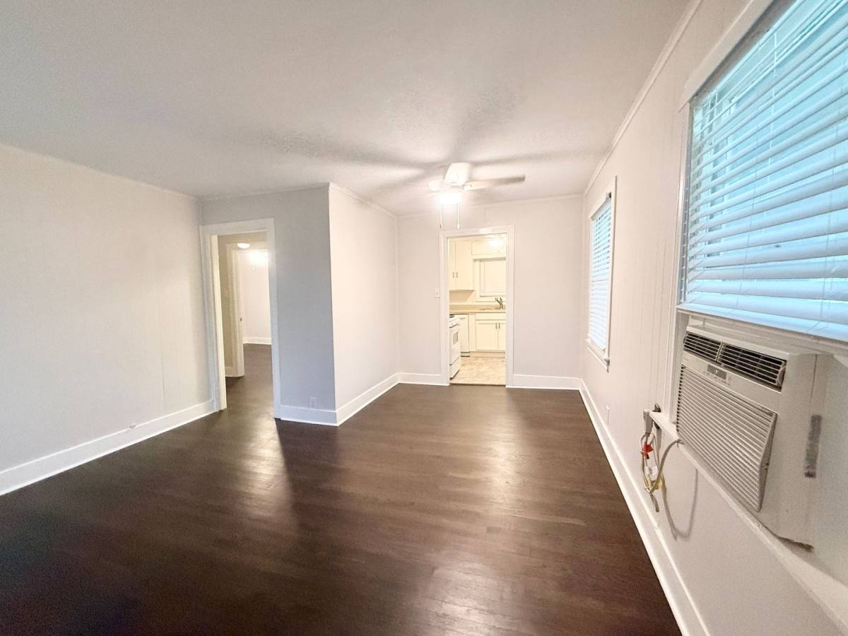 Apartment for rent at 119 Oak Dr, Lake Jackson, TX 77566