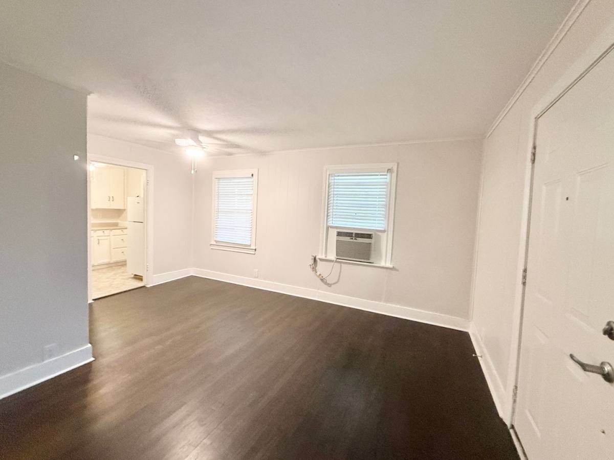 Apartment for rent at 119 Oak Dr, Lake Jackson, TX 77566