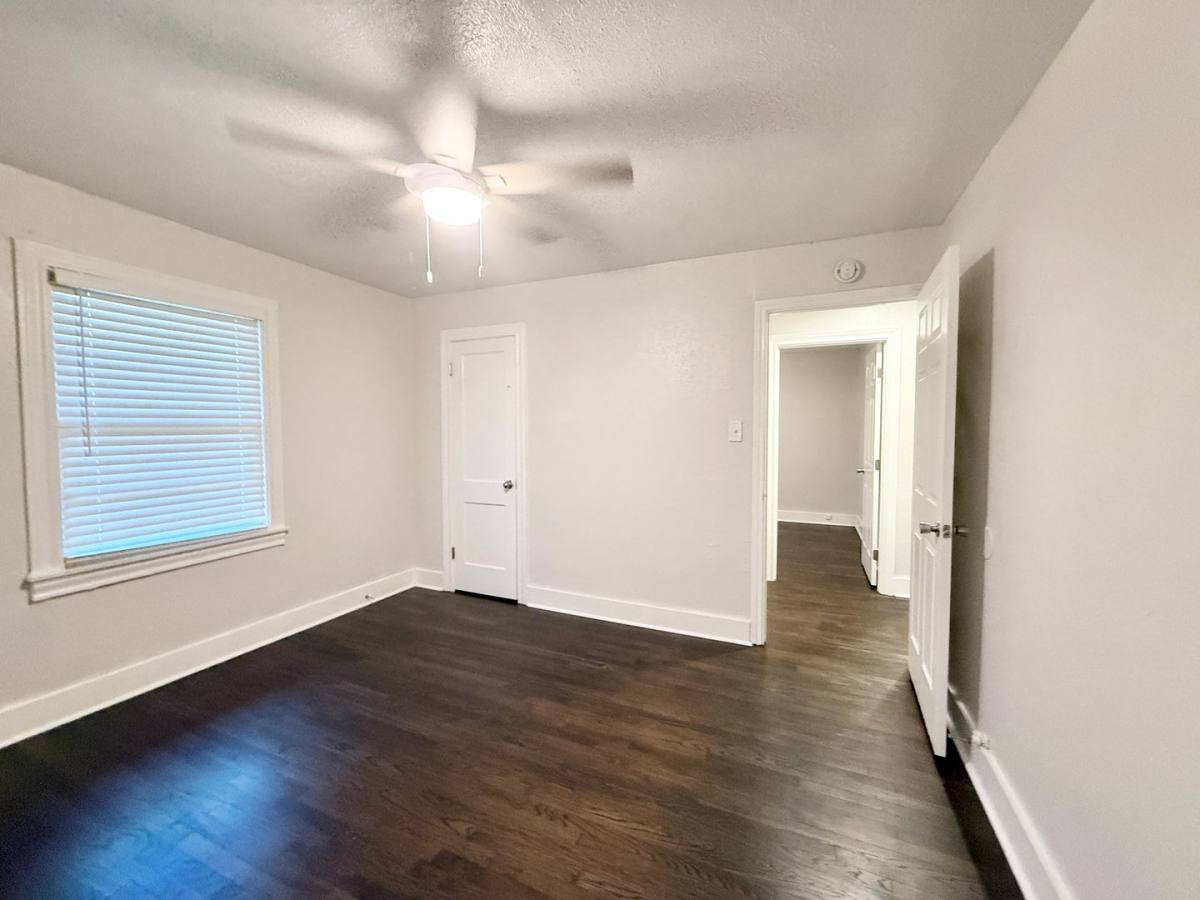 Apartment for rent at 119 Oak Dr, Lake Jackson, TX 77566