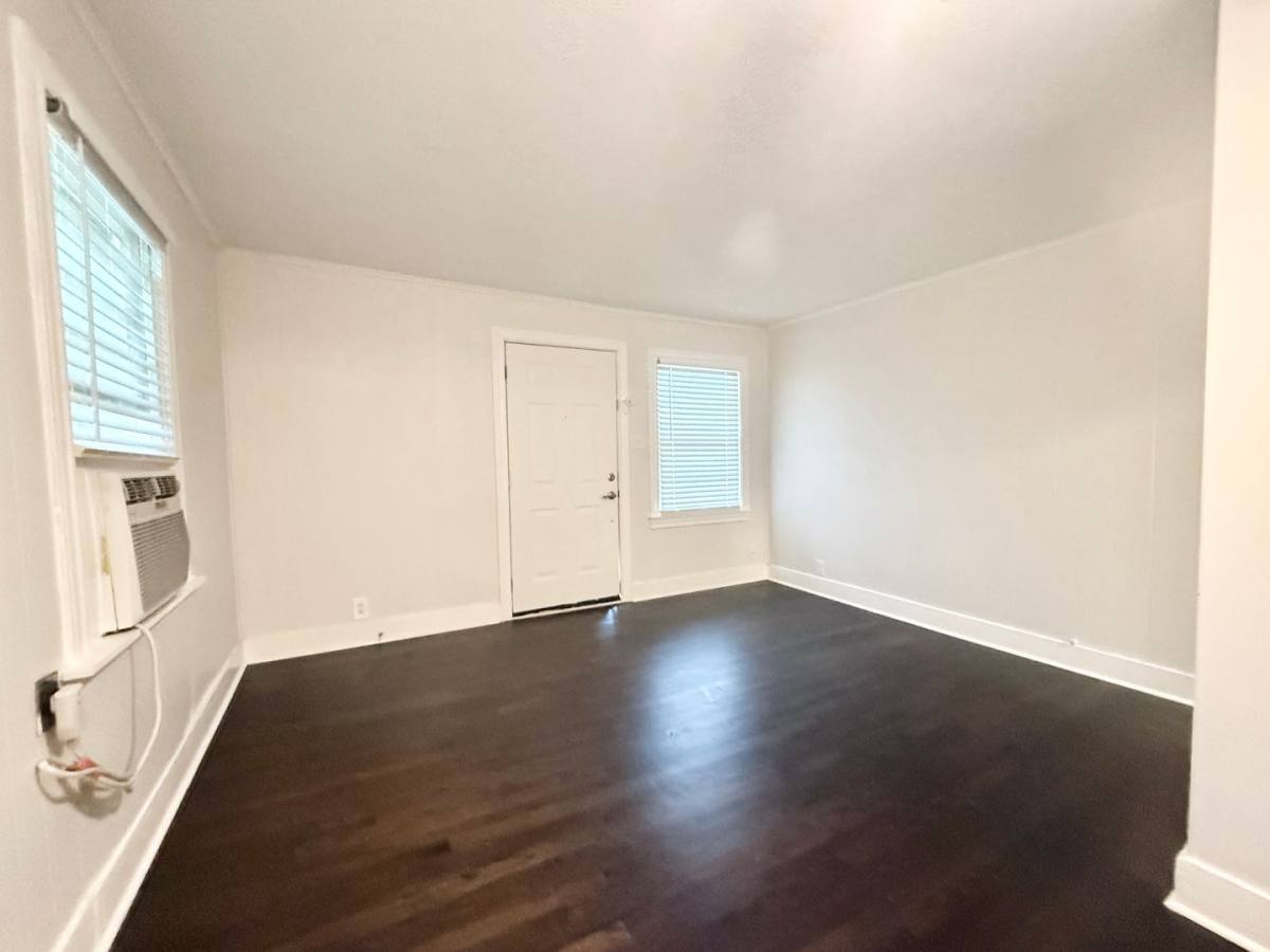 Apartment for rent at 119 Oak Dr, Lake Jackson, TX 77566