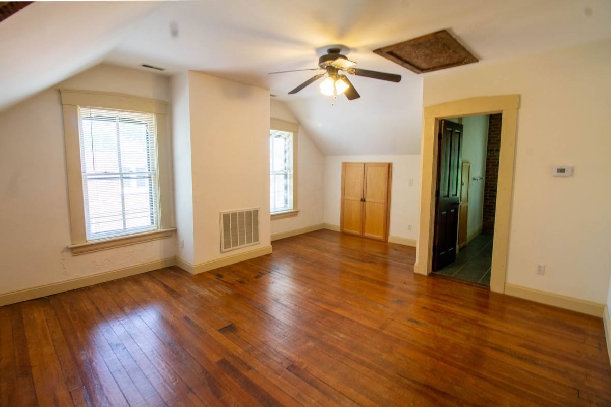 Apartment for rent at 929 N 3rd St, Saint Charles, MO 63301