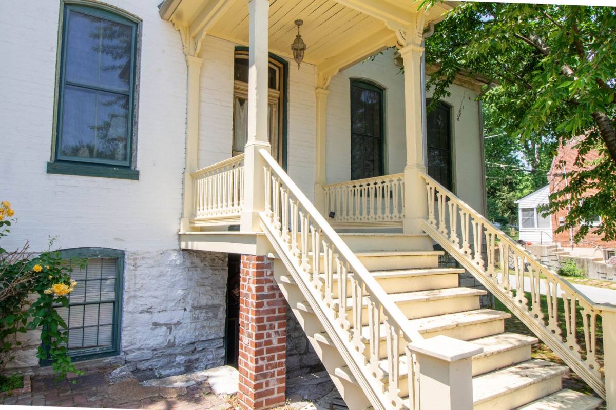 Apartment for rent at 929 N 3rd St, Saint Charles, MO 63301