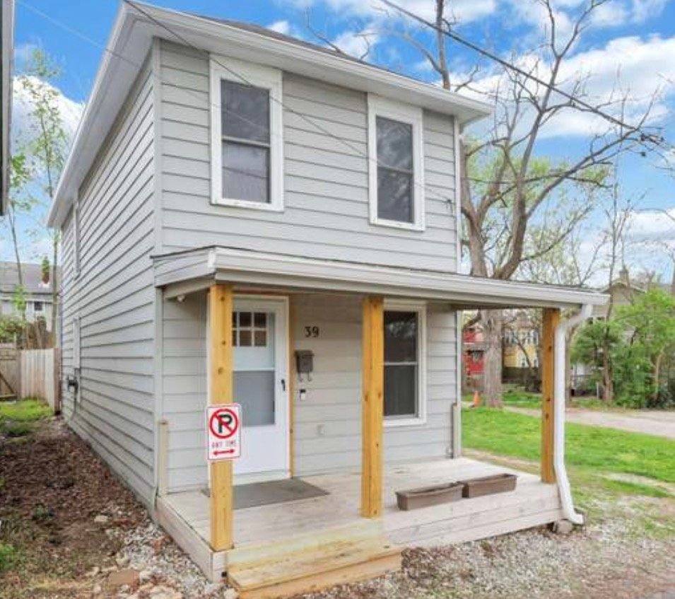 House for rent at 39 W Ramlow Alley, Columbus, OH 43202