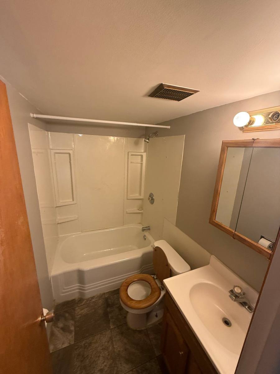 Apartment for rent at 1110 10th Ave NW, Great Falls, MT 59404