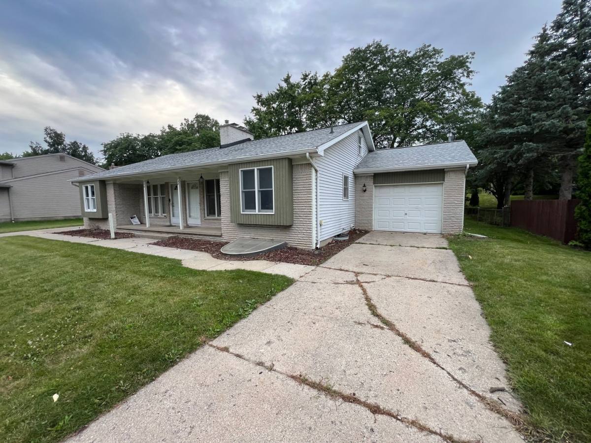 House for rent at 728 Meadowview, Lansing, MI 48917