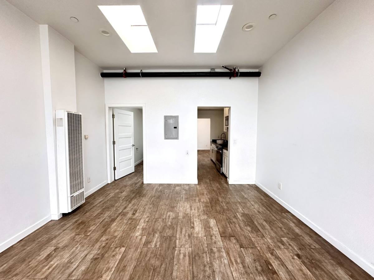 Apartment for rent at 646 Hegenberger Rd, Oakland, CA 94621