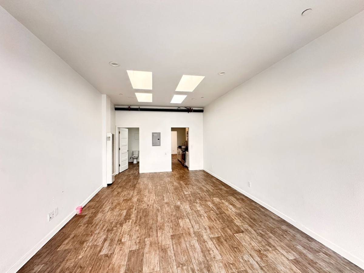 Apartment for rent at 646 Hegenberger Rd, Oakland, CA 94621