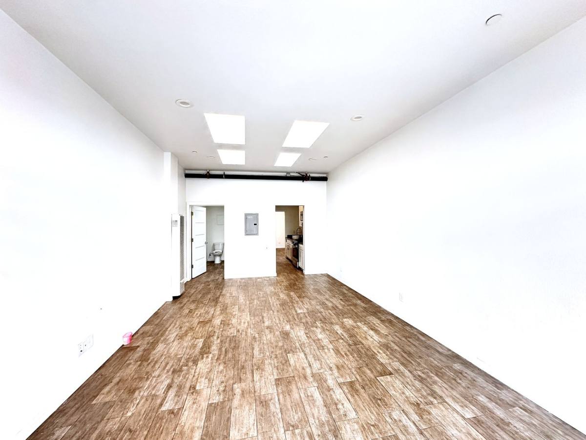 Apartment for rent at 646 Hegenberger Rd, Oakland, CA 94621