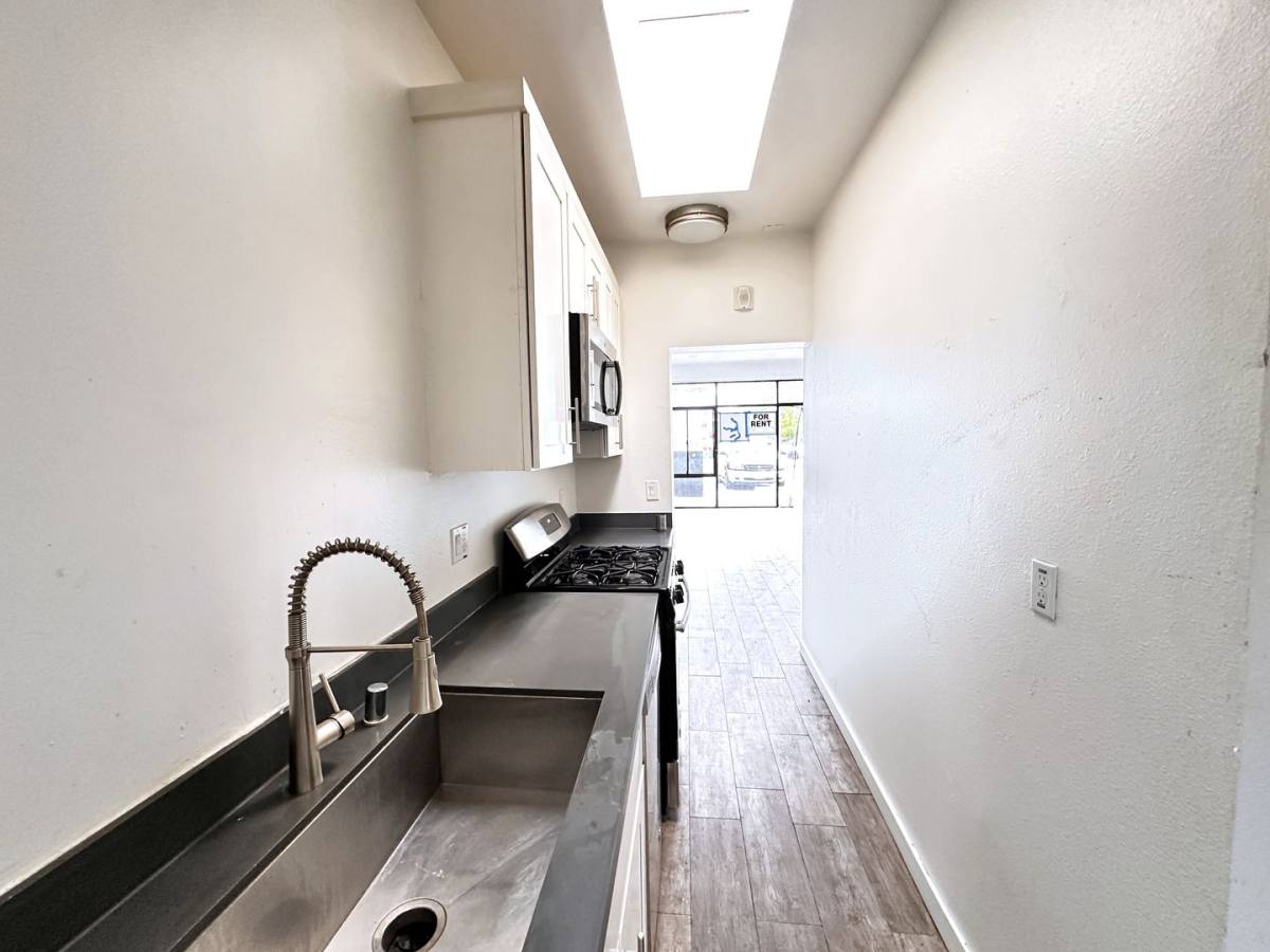Apartment for rent at 646 Hegenberger Rd, Oakland, CA 94621