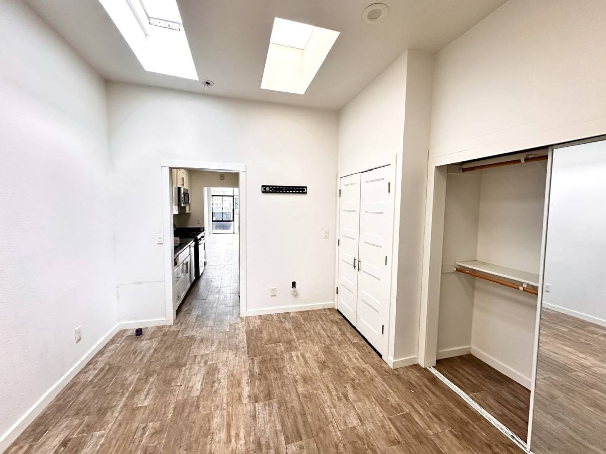 Apartment for rent at 646 Hegenberger Rd, Oakland, CA 94621