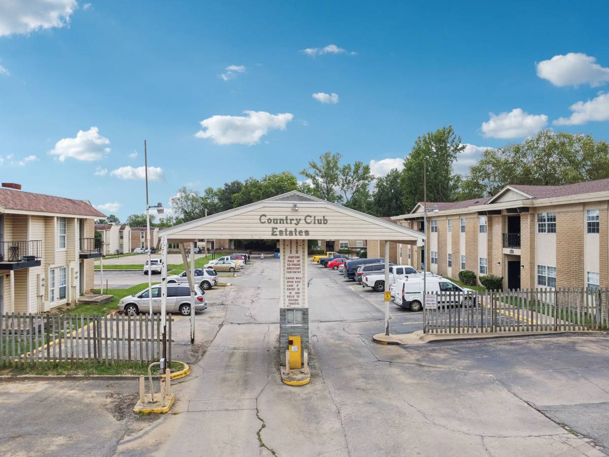 Apartment for rent at 3711 Club Estates Dr, Muskogee, OK 74403