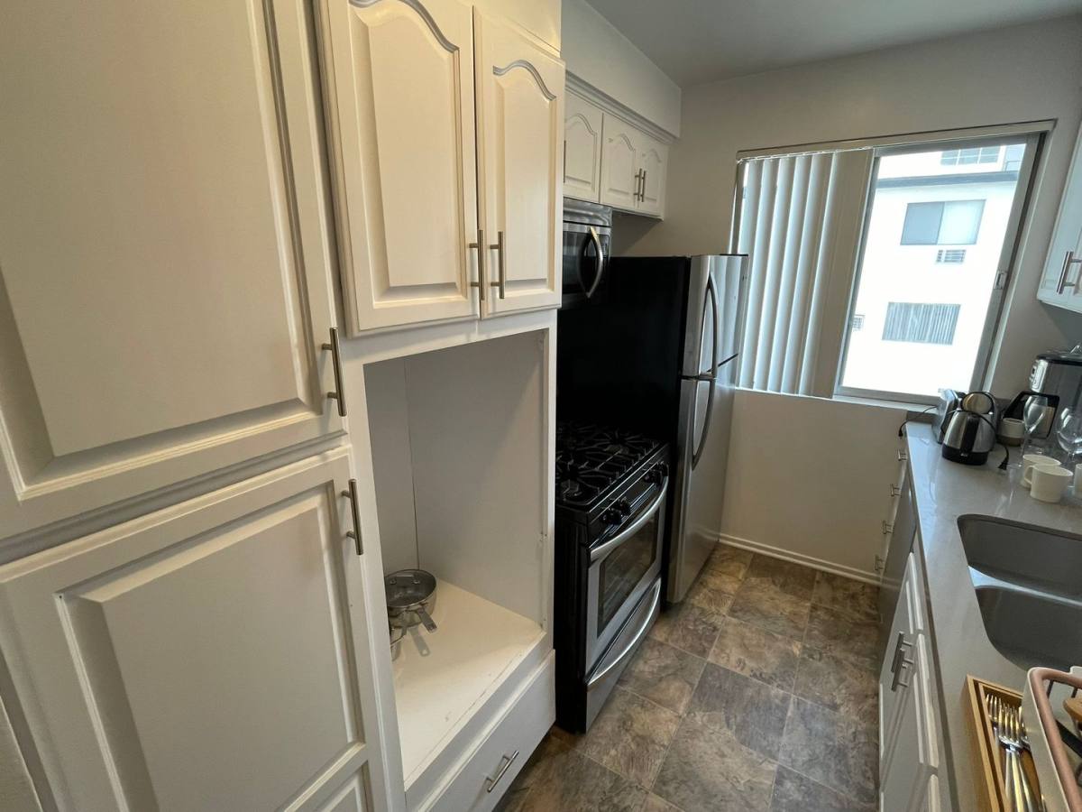 Apartment for rent at 11645 Gorham Ave, Los Angeles, CA 90049