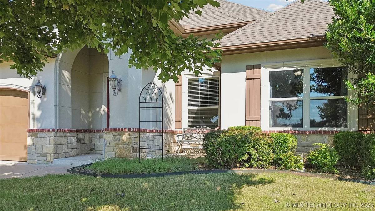 House for rent at 11285 S 73rd Place E, Bixby, OK 74008