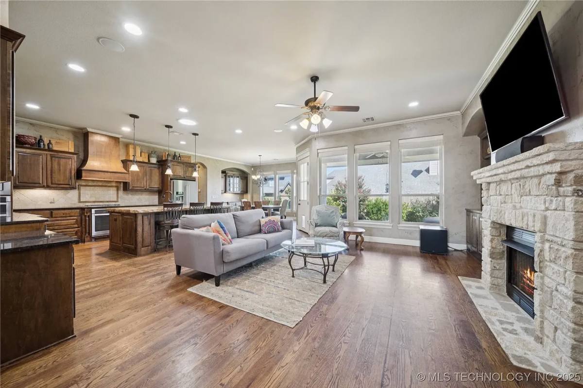 House for rent at 11285 S 73rd Place E, Bixby, OK 74008