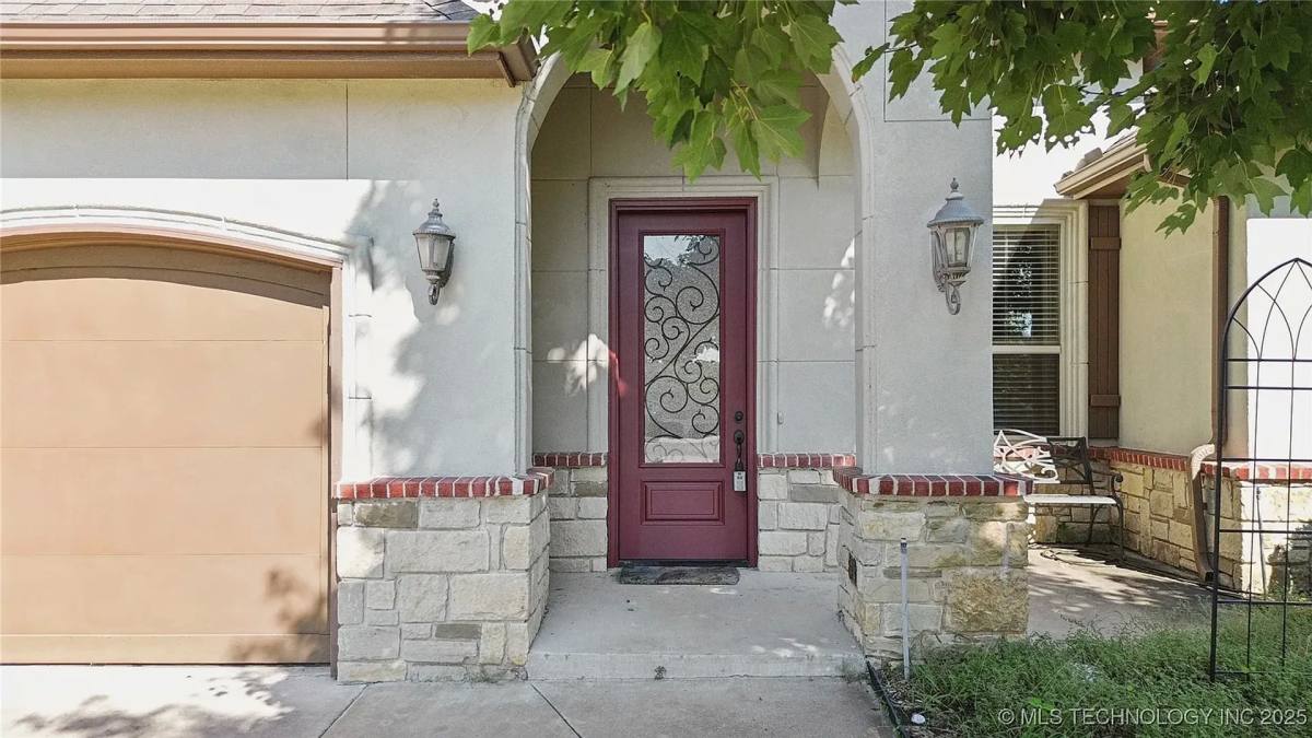 House for rent at 11285 S 73rd Place E, Bixby, OK 74008